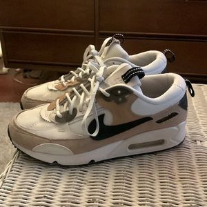 Women’s Nike air max 90 Futura